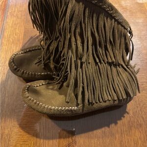 Minnetonka Brown Fringe Moccasins